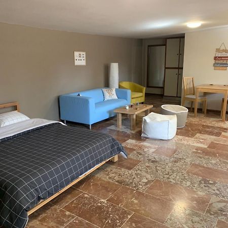 Zoes Place Apartment Artemida  Bagian luar foto