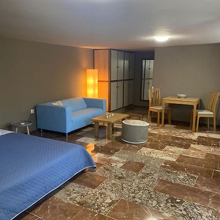 Zoes Place Apartment Artemida  Bagian luar foto