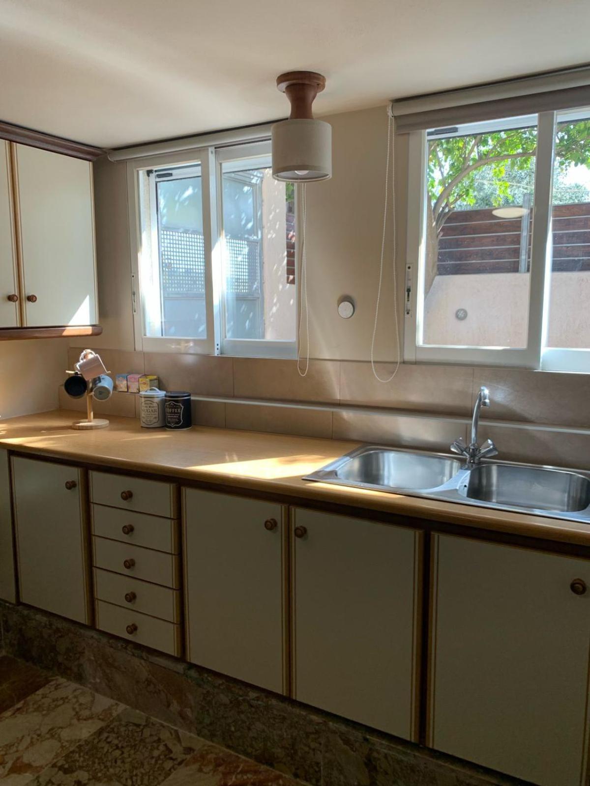 Zoes Place Apartment Artemida  Bagian luar foto