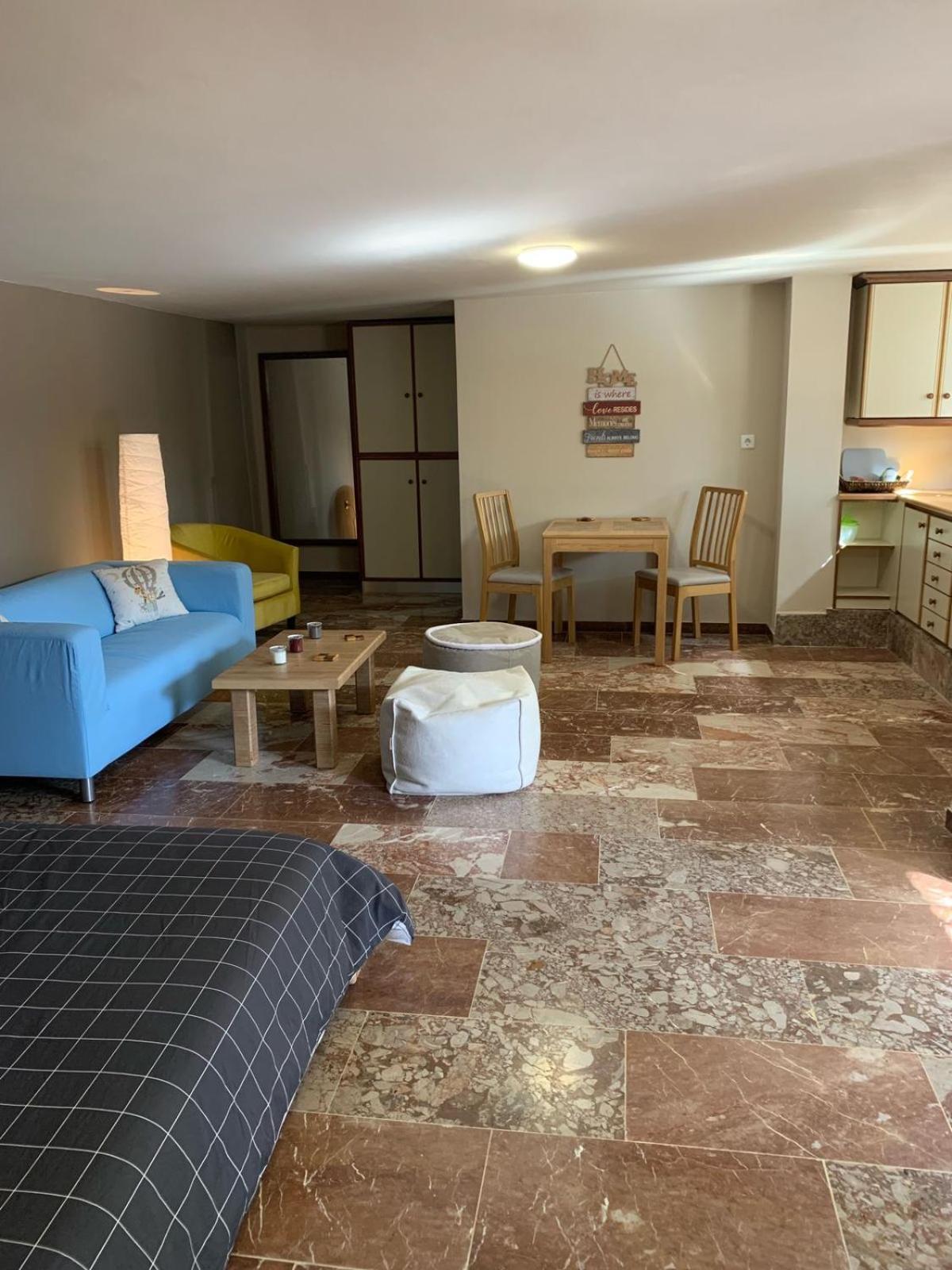Zoes Place Apartment Artemida  Bagian luar foto