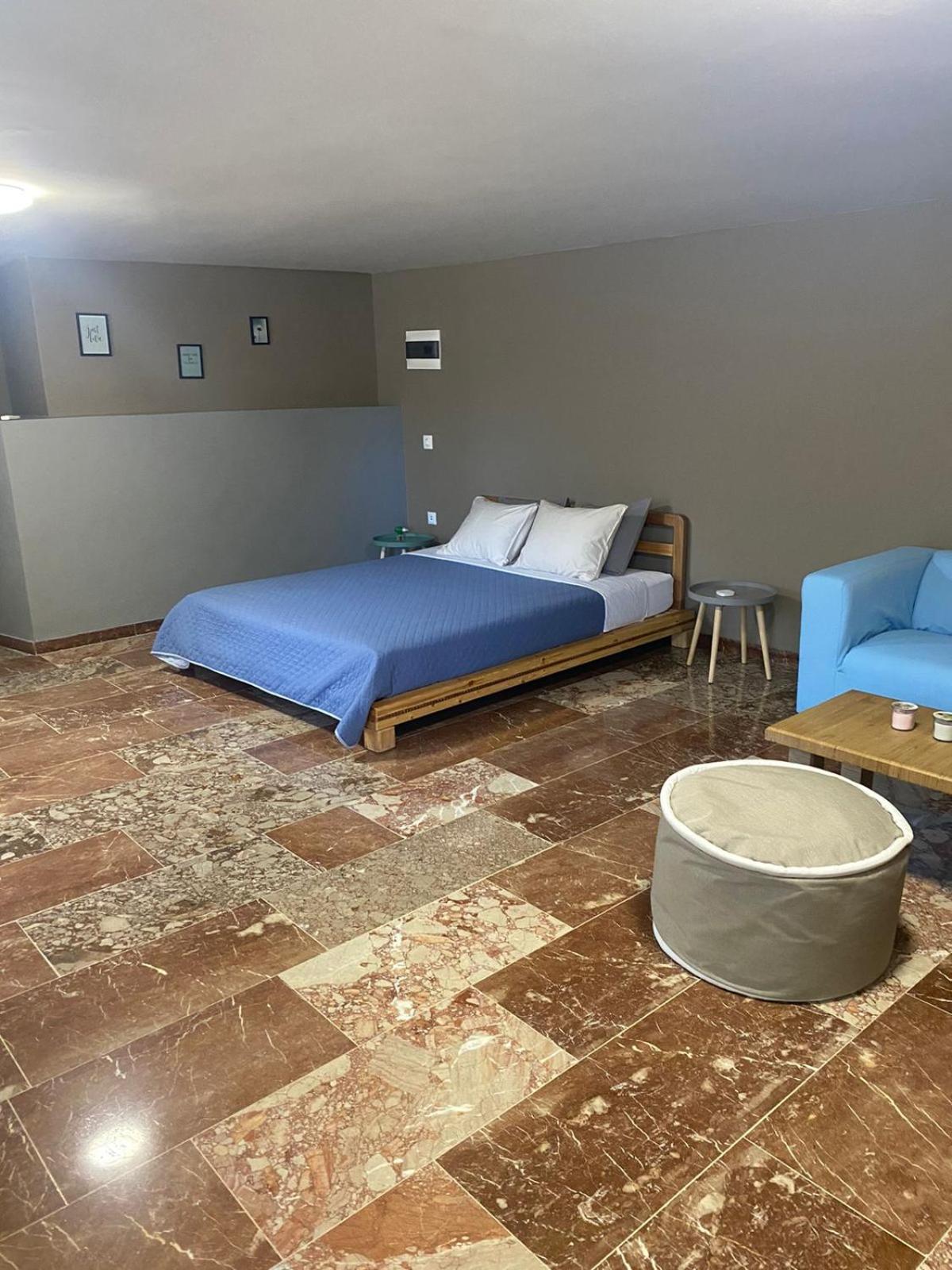 Zoes Place Apartment Artemida  Bagian luar foto