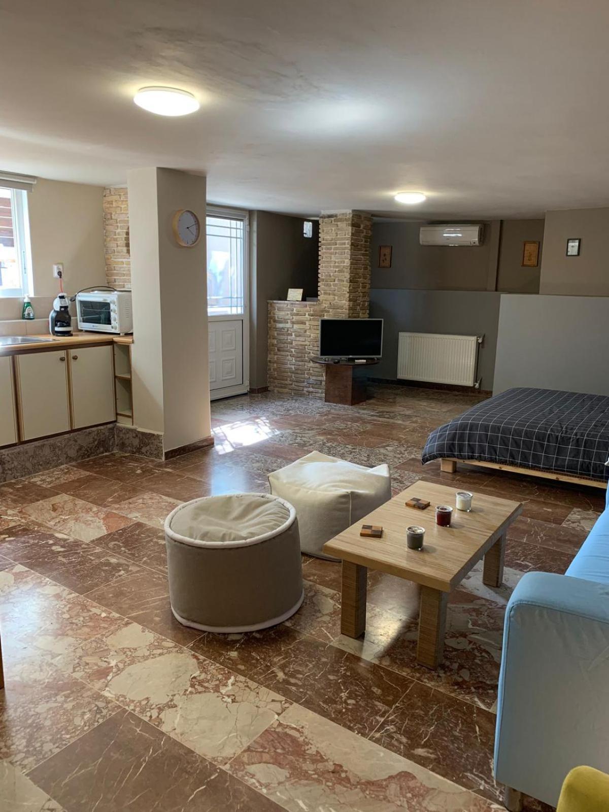 Zoes Place Apartment Artemida  Bagian luar foto