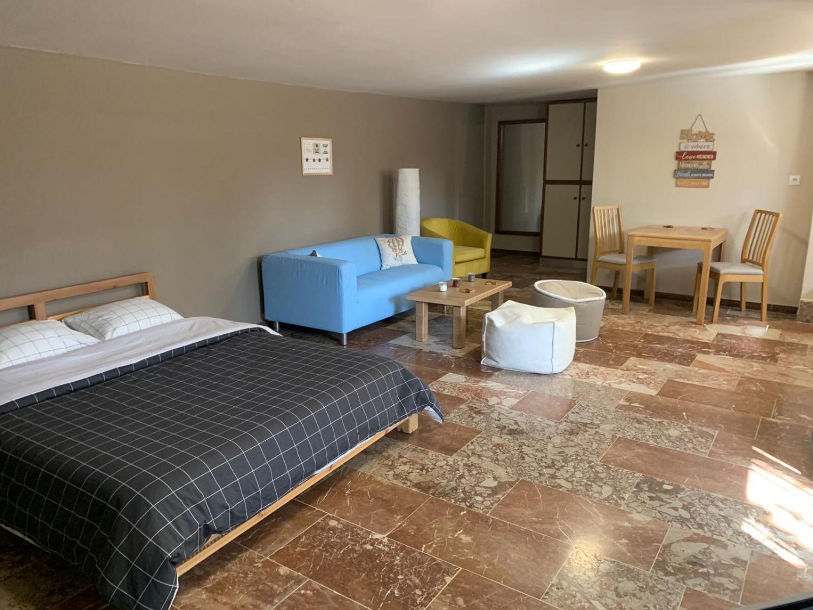 Zoes Place Apartment Artemida  Bagian luar foto