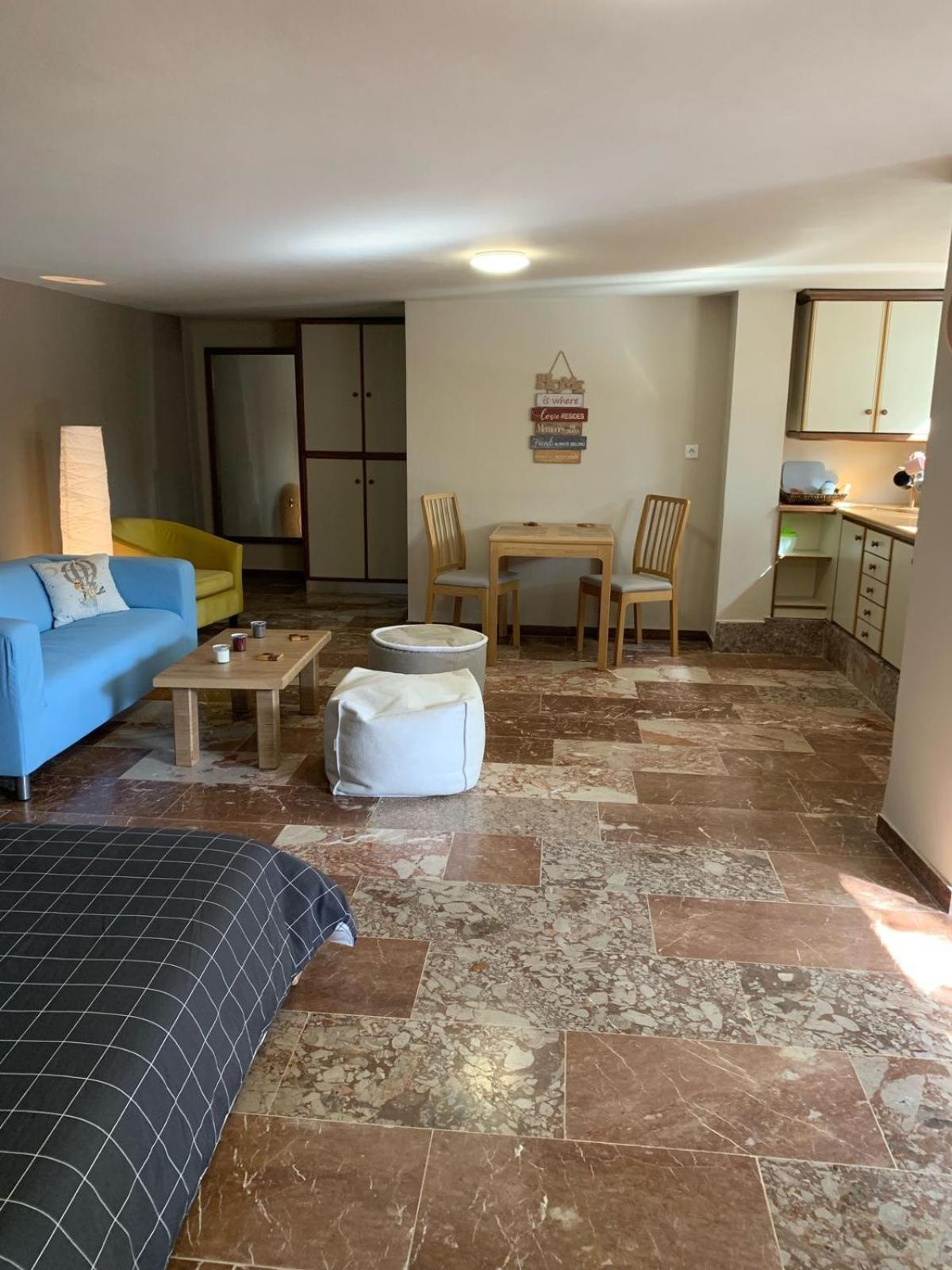 Zoes Place Apartment Artemida  Bagian luar foto