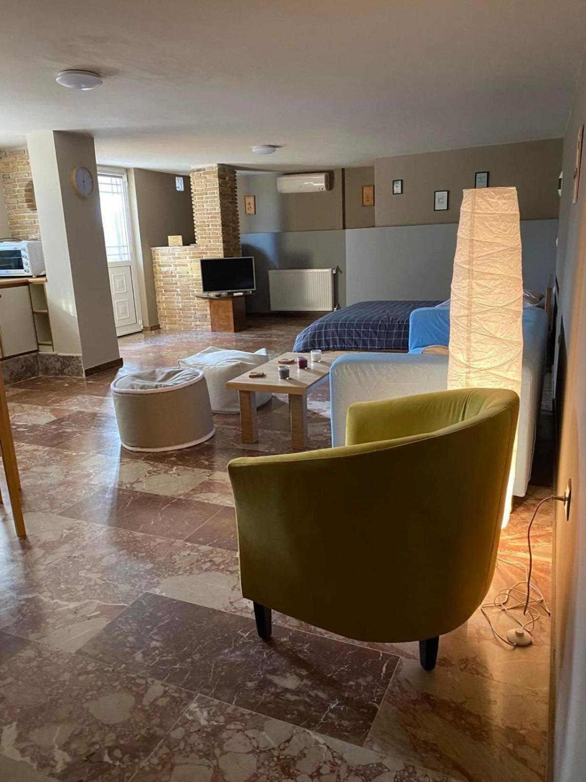 Zoes Place Apartment Artemida  Bagian luar foto