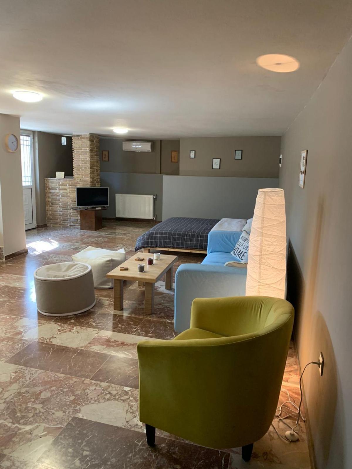 Zoes Place Apartment Artemida  Bagian luar foto