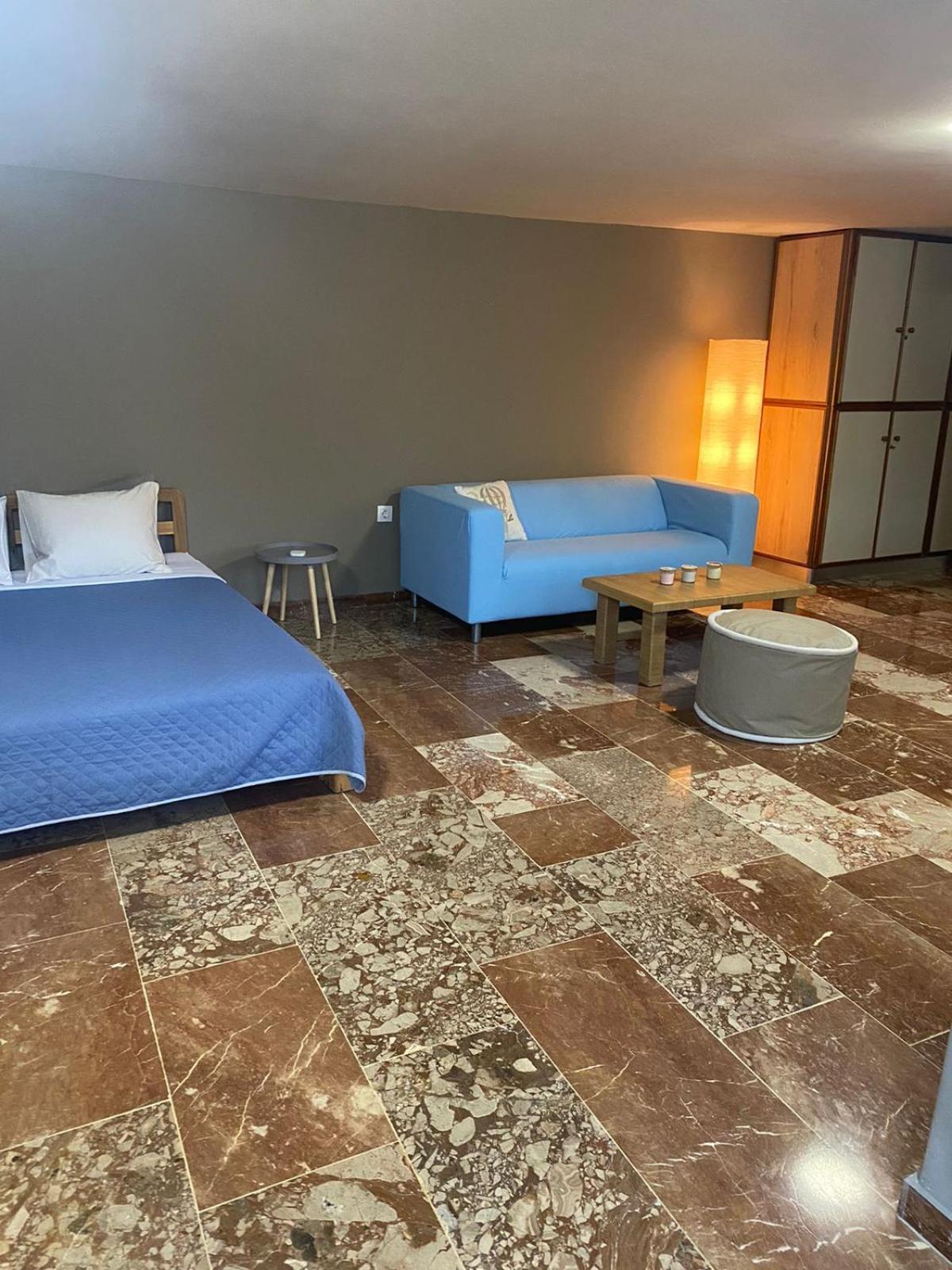Zoes Place Apartment Artemida  Bagian luar foto