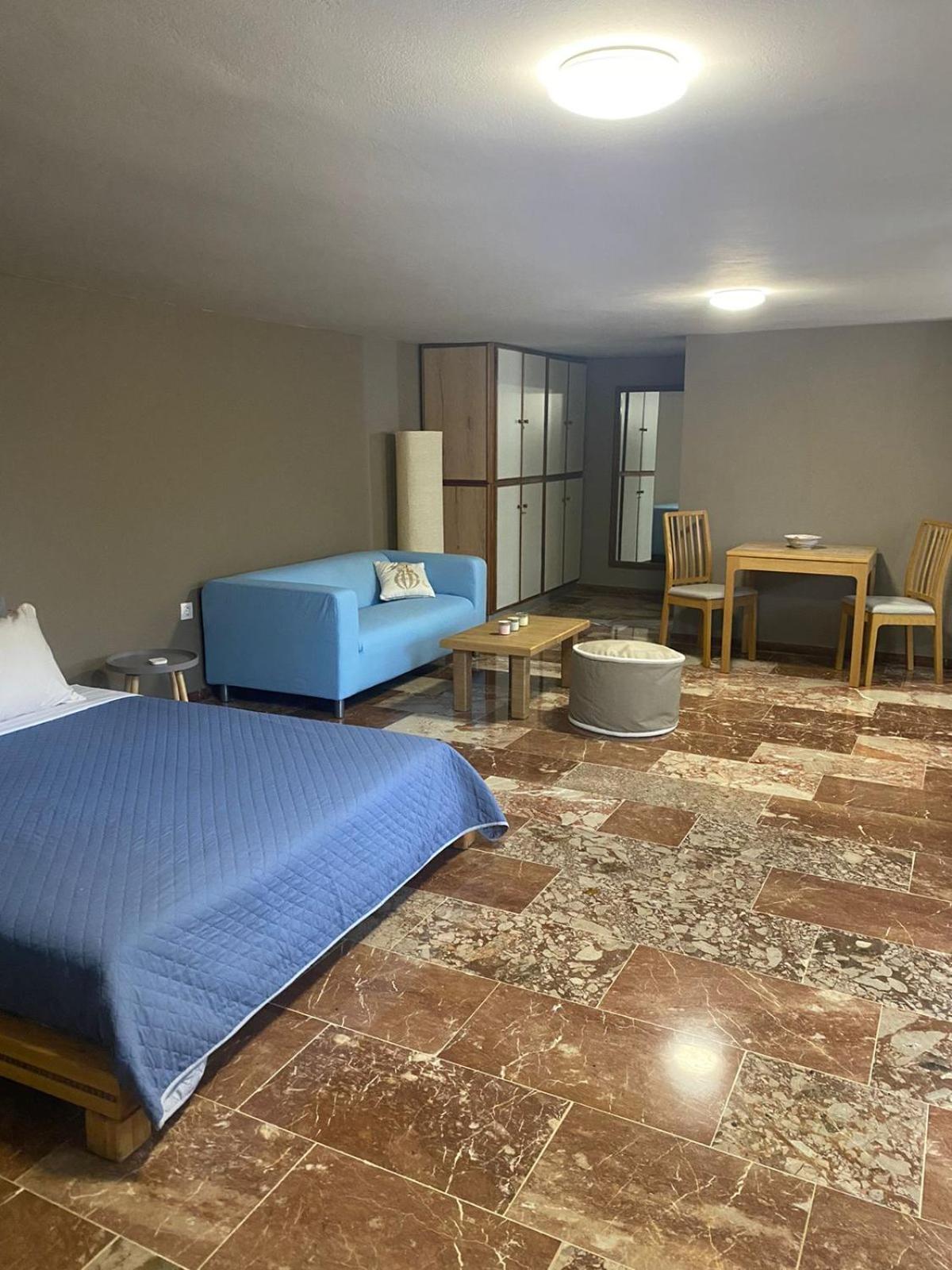 Zoes Place Apartment Artemida  Bagian luar foto