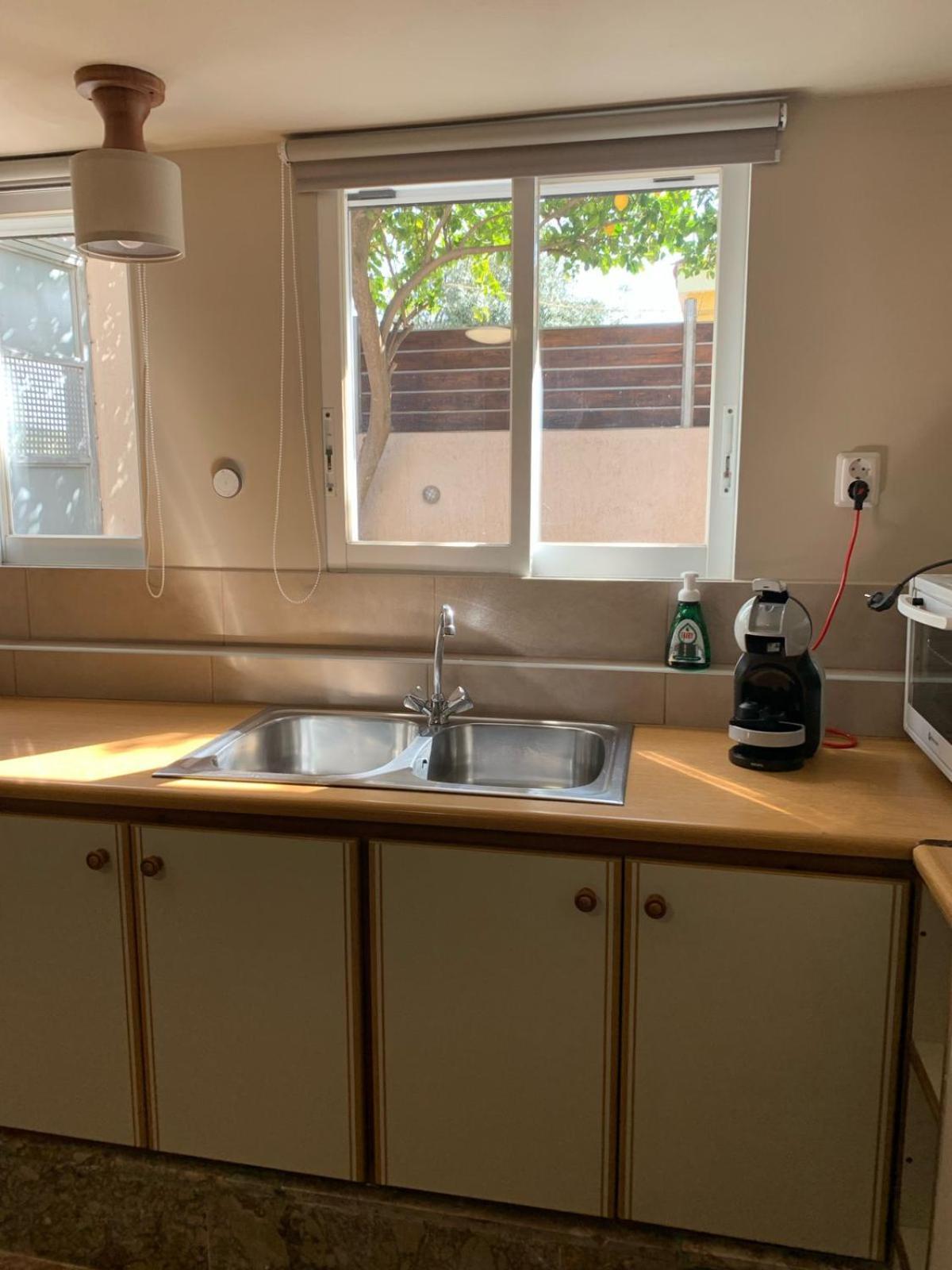 Zoes Place Apartment Artemida  Bagian luar foto