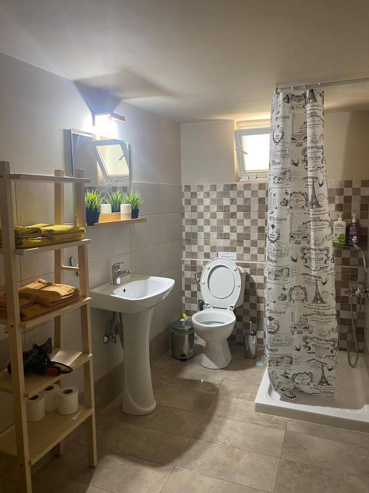 Zoes Place Apartment Artemida  Bagian luar foto