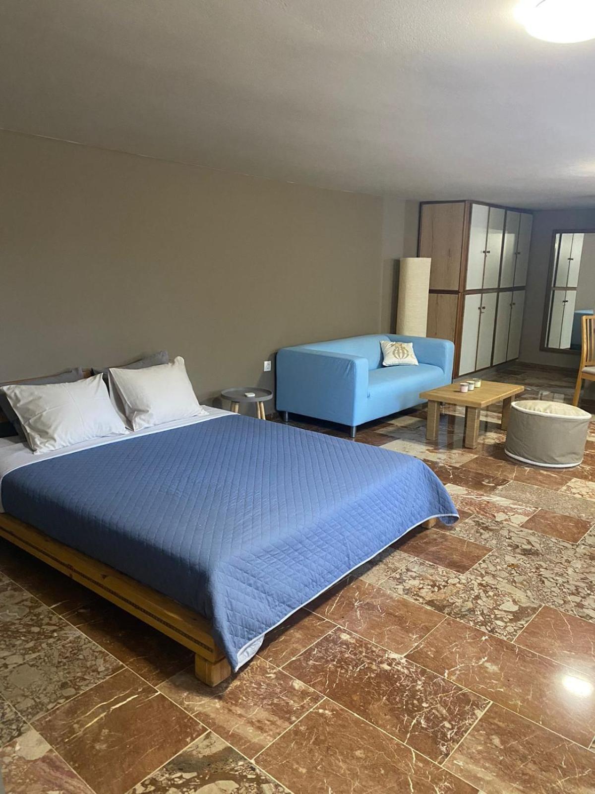 Zoes Place Apartment Artemida  Bagian luar foto